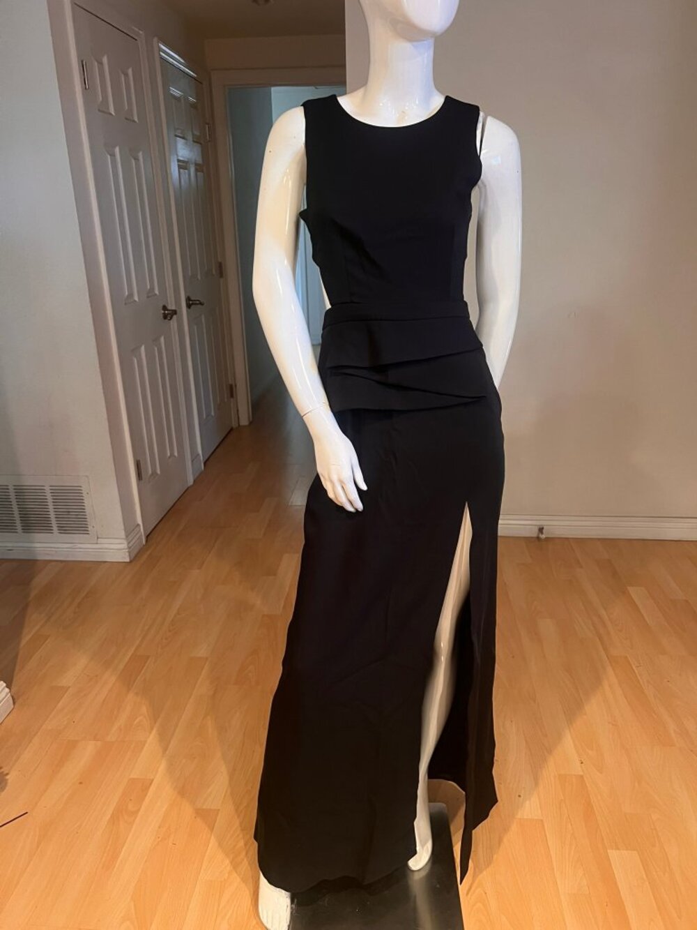 $398 BCBG MAXAZRIA KIARA ASYMMETRICAL PLEATED CUT OUT GOWN DRESS SIZE 4 SEXY